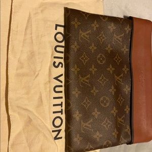 Louis Vuitton Daily Pouch